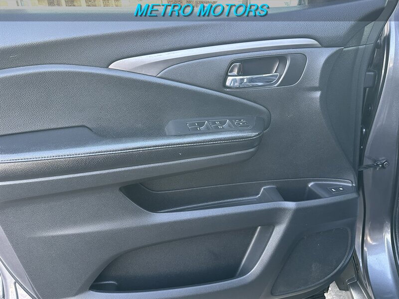 2016 Honda Pilot EX-L - Photo 18