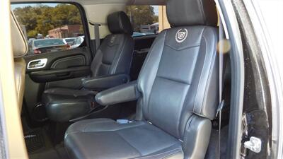 2013 Cadillac Escalade ESV Platinum Edition   - Photo 15 - Elgin, IL 60120