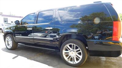 2013 Cadillac Escalade ESV Platinum Edition   - Photo 9 - Elgin, IL 60120