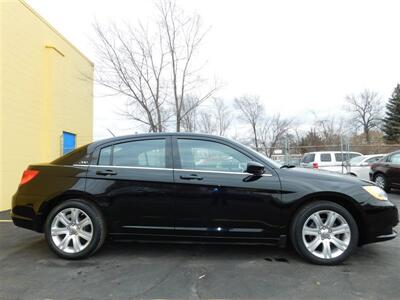 2013 Chrysler 200 Touring   - Photo 4 - Elgin, IL 60120