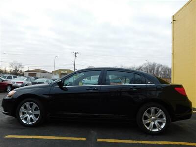 2013 Chrysler 200 Touring   - Photo 9 - Elgin, IL 60120