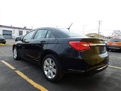 2013 Chrysler 200 Touring   - Photo 7 - Elgin, IL 60120