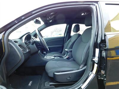 2013 Chrysler 200 Touring   - Photo 10 - Elgin, IL 60120