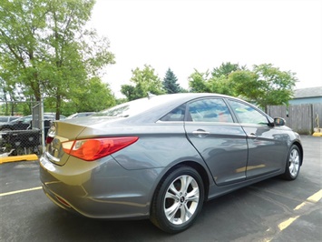 2011 Hyundai Sonata Limited   - Photo 5 - Elgin, IL 60120