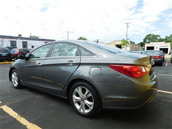 2011 Hyundai Sonata Limited   - Photo 7 - Elgin, IL 60120