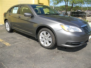 2012 Chrysler 200 Touring   - Photo 3 - Elgin, IL 60120