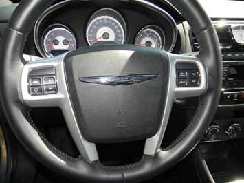 2012 Chrysler 200 Touring   - Photo 12 - Elgin, IL 60120