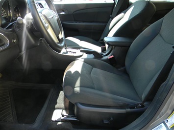 2012 Chrysler 200 Touring   - Photo 7 - Elgin, IL 60120