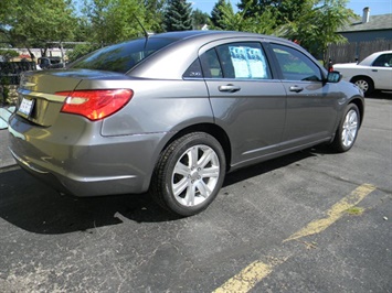 2012 Chrysler 200 Touring   - Photo 4 - Elgin, IL 60120