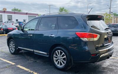 2015 Nissan Pathfinder SL V6   - Photo 5 - Elgin, IL 60120