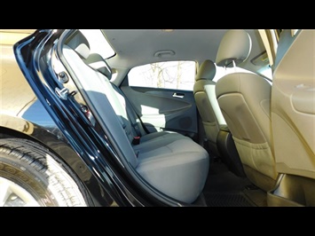 2012 Hyundai Sonata GLS   - Photo 12 - Elgin, IL 60120