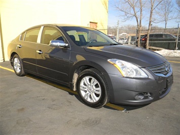 2010 Nissan Altima 2.5 SL   - Photo 2 - Elgin, IL 60120