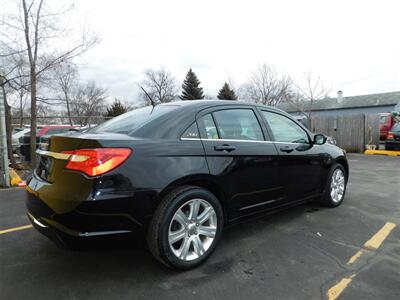 2013 Chrysler 200 Touring   - Photo 5 - Elgin, IL 60120