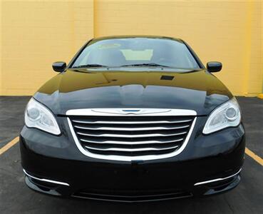 2013 Chrysler 200 Touring   - Photo 2 - Elgin, IL 60120