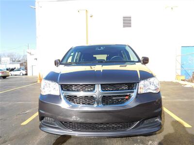 2016 Dodge Grand Caravan SXT Plus   - Photo 2 - Elgin, IL 60120