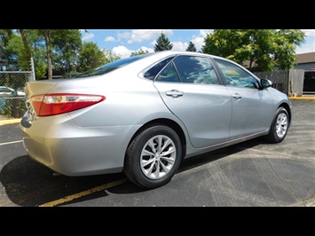 2015 Toyota Camry SE   - Photo 5 - Elgin, IL 60120