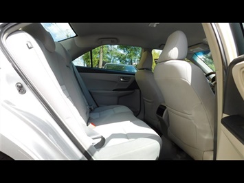 2015 Toyota Camry SE   - Photo 12 - Elgin, IL 60120