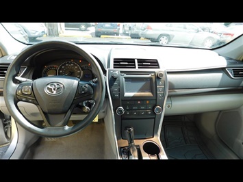 2015 Toyota Camry SE   - Photo 11 - Elgin, IL 60120