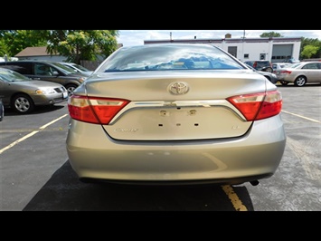 2015 Toyota Camry SE   - Photo 6 - Elgin, IL 60120