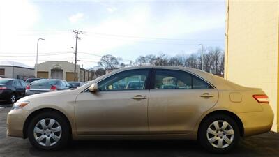 2010 Toyota Camry LE   - Photo 5 - Elgin, IL 60120