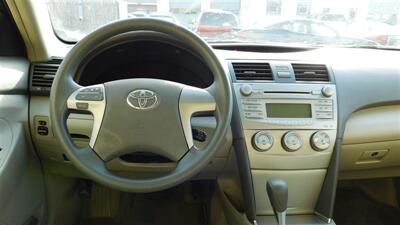 2010 Toyota Camry LE   - Photo 10 - Elgin, IL 60120