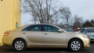 2010 Toyota Camry LE   - Photo 3 - Elgin, IL 60120