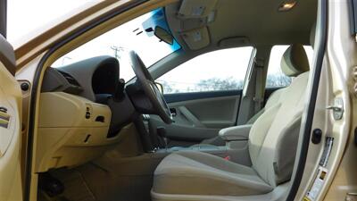 2010 Toyota Camry LE   - Photo 7 - Elgin, IL 60120