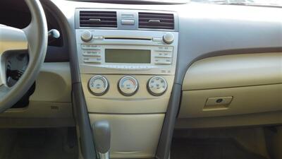 2010 Toyota Camry LE   - Photo 11 - Elgin, IL 60120