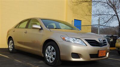 2010 Toyota Camry LE   - Photo 2 - Elgin, IL 60120