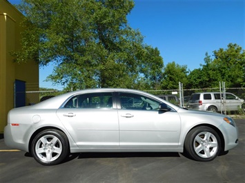 2012 Chevrolet Malibu LS   - Photo 4 - Elgin, IL 60120