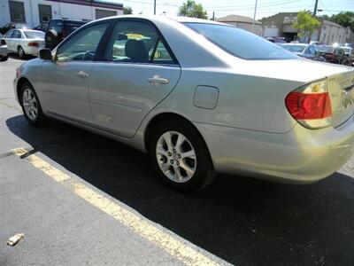 2005 Toyota Camry XLE V6   - Photo 6 - Elgin, IL 60120