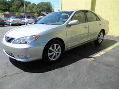 2005 Toyota Camry XLE V6   - Photo 1 - Elgin, IL 60120