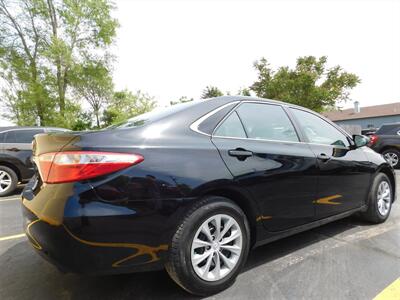 2017 Toyota Camry LE   - Photo 5 - Elgin, IL 60120