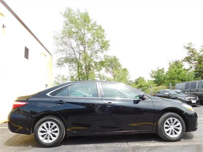 2017 Toyota Camry LE   - Photo 4 - Elgin, IL 60120