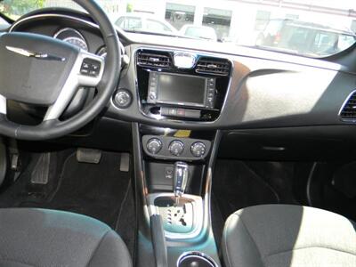 2012 Chrysler 200 Touring   - Photo 10 - Elgin, IL 60120