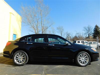 2012 Chrysler 200 Limited   - Photo 4 - Elgin, IL 60120