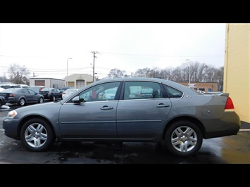 2007 Chevrolet Impala LT   - Photo 8 - Elgin, IL 60120