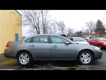 2007 Chevrolet Impala LT   - Photo 4 - Elgin, IL 60120