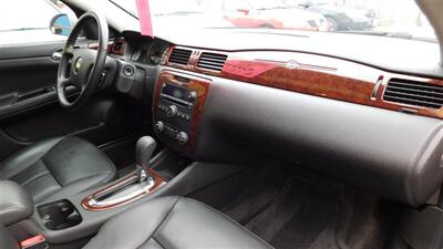 2010 Chevrolet Impala LTZ   - Photo 16 - Elgin, IL 60120