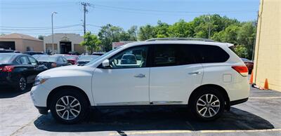 2013 Nissan Pathfinder SV   - Photo 2 - Elgin, IL 60120