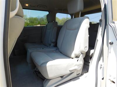 2014 Nissan Quest 3.5 SV   - Photo 13 - Elgin, IL 60120