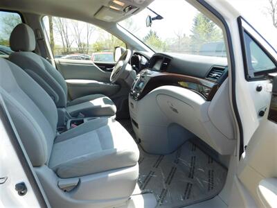 2014 Nissan Quest 3.5 SV   - Photo 17 - Elgin, IL 60120