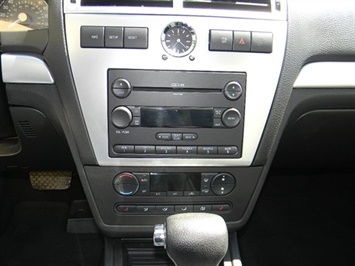 2006 Mercury Milan V6 Premier   - Photo 8 - Elgin, IL 60120