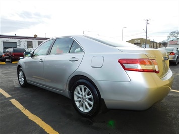 2010 Toyota Camry XLE   - Photo 7 - Elgin, IL 60120