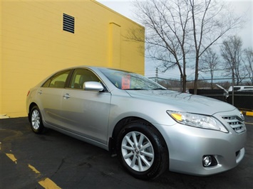 2010 Toyota Camry XLE   - Photo 3 - Elgin, IL 60120