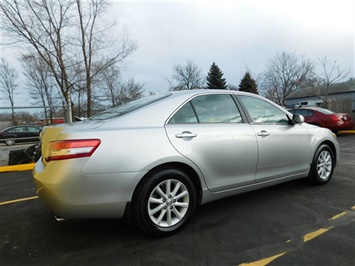 2010 Toyota Camry XLE   - Photo 5 - Elgin, IL 60120