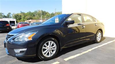 2014 Nissan Altima 2.5 S   - Photo 1 - Elgin, IL 60120