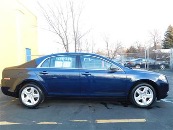 2011 Chevrolet Malibu LS   - Photo 4 - Elgin, IL 60120