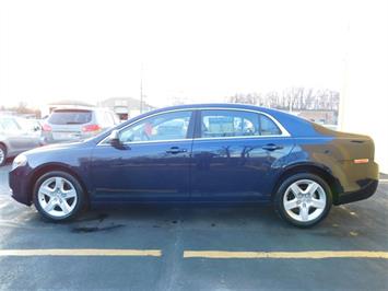 2011 Chevrolet Malibu LS   - Photo 8 - Elgin, IL 60120