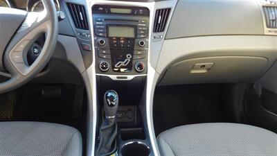 2013 Hyundai SONATA GLS   - Photo 11 - Elgin, IL 60120